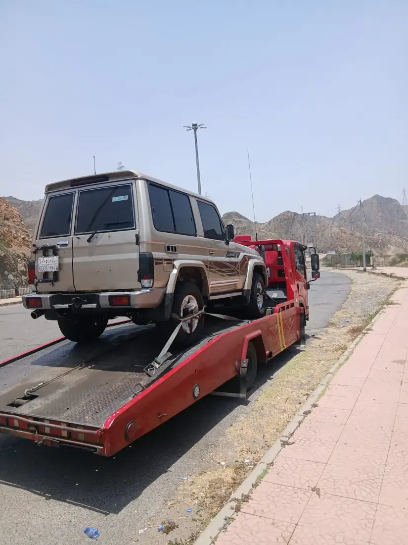 ربط وتثبيت محكم لسيارة على السطحة